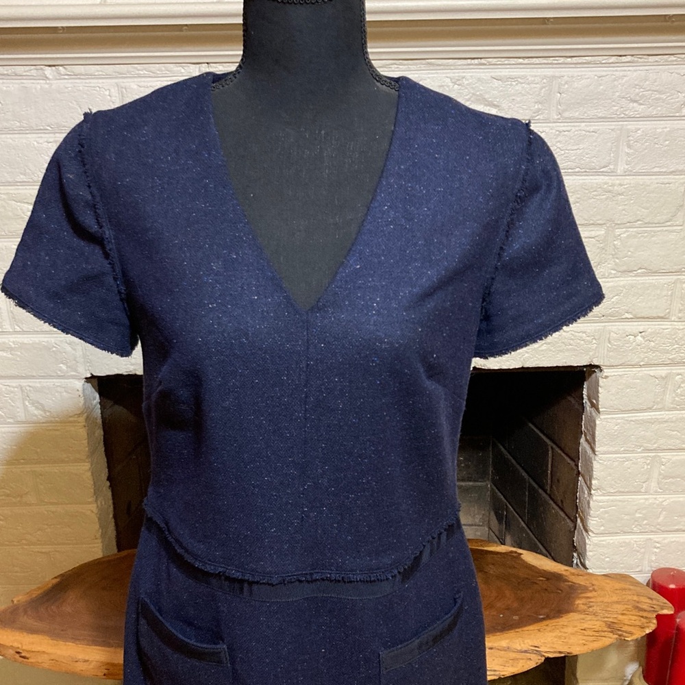 Banana Republic size 4 wool dress in new condition